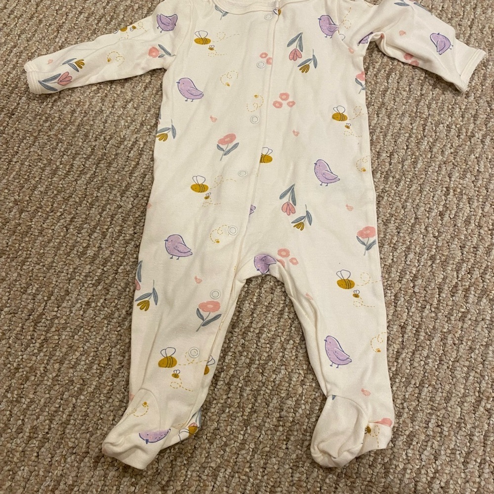 Carter’s Baby Girl Size 6 months Lot of Clothing Pants, Top, Footie Pajamas - Picture 7 of 11